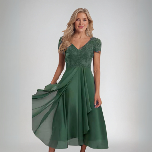 Monika | Elegantiška nėriniuota suknelė