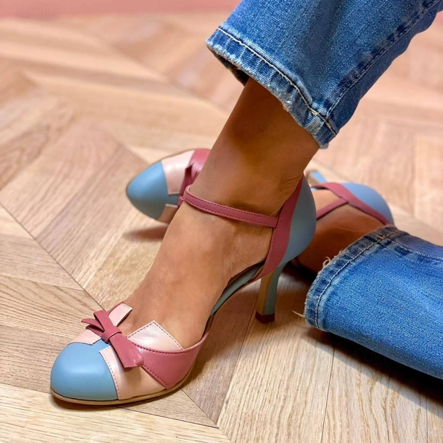 Adléta | ELEGANTIŠKOS SANDALAI SU PETAIS